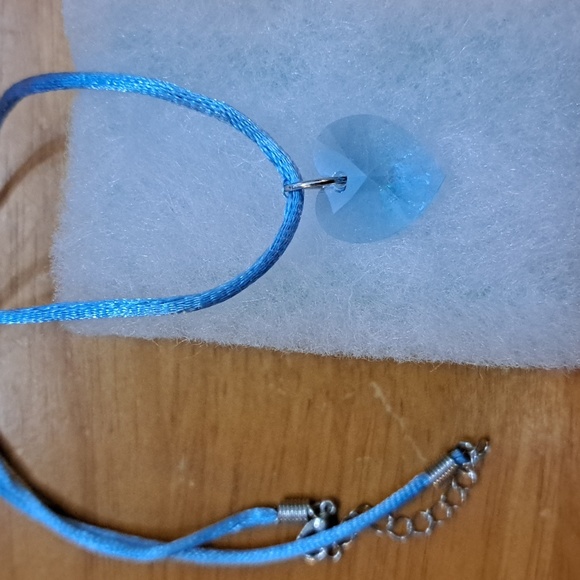 Cool Waterfall Crystal Heart Necklace - Picture 5 of 6